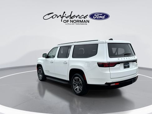 Used 2024 Jeep Wagoneer L Series II RWD image 6