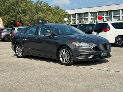 Used 2017 Ford Fusion SE w/ Fusion SE Technology Package FWD image 17