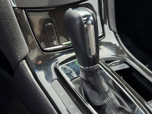 Used 2015 Lincoln MKS AWD w/ Equipment Group 101A image 18