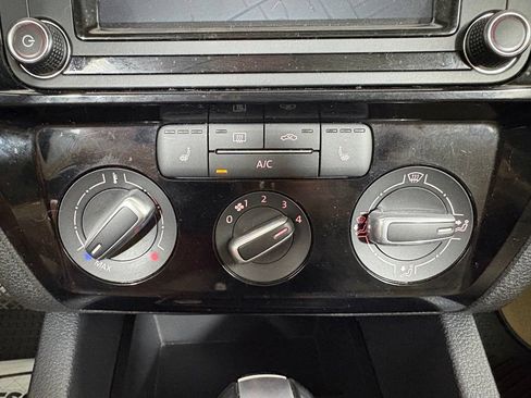 Used 2016 Volkswagen Jetta SEL FWD image 28