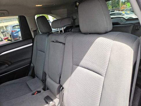 Used 2017 Toyota Highlander LE AWD/4WD image 14
