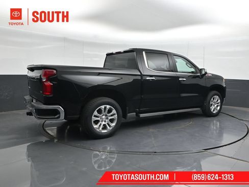 Used 2022 Chevrolet Silverado 1500 LTZ w/ Z71 Off-Road Package AWD/4WD image 2