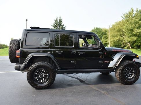 Used 2025 Jeep Wrangler Unlimited Rubicon AWD/4WD image 5