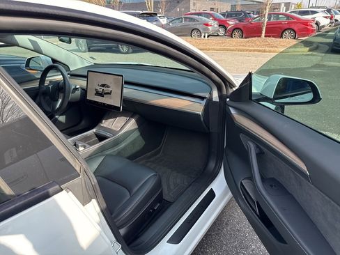 Used 2022 Tesla Model 3 image 10
