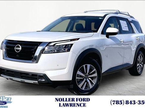 Used 2024 Nissan Pathfinder SL image 1