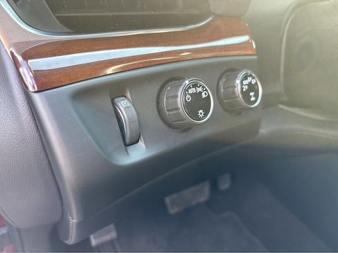 Used 2020 Cadillac Escalade Luxury image 16