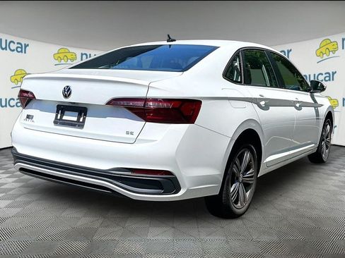 Used 2023 Volkswagen Jetta SE w/ Panoramic Sunroof Package FWD image 7