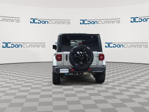 Used 2023 Jeep Wrangler Unlimited Sahara AWD/4WD image 8