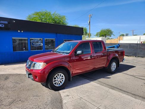 Used 2020 Nissan Frontier SV RWD image 2