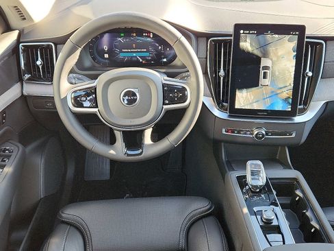 Used 2025 Volvo XC90 B6 Ultra w/ Protection Package Premier image 11