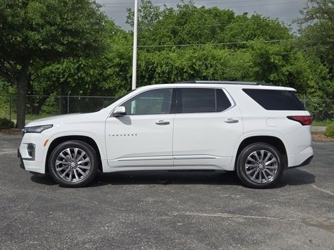 Certified 2023 Chevrolet Traverse Premier FWD image 10