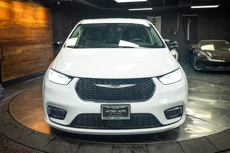 Used 2024 Chrysler Pacifica Limited FWD image 4