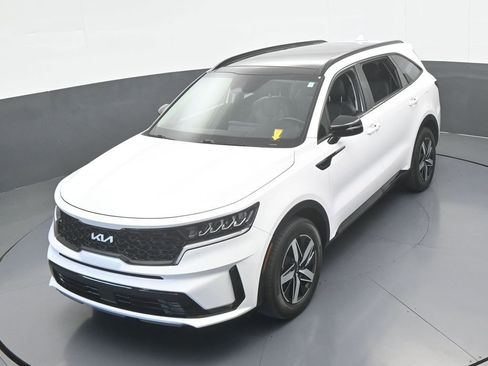 Used 2022 Kia Sorento EX w/ Panoramic Sunroof Package FWD image 49