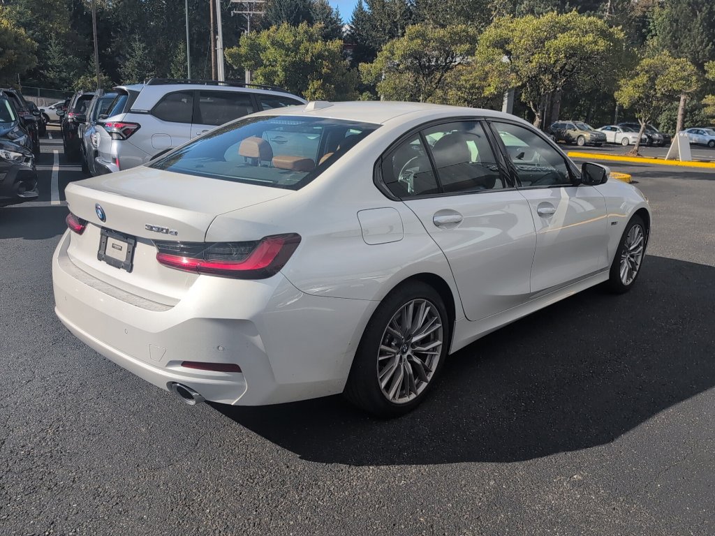 Used 2023 BMW 330e xDrive w/ Premium Package AWD/4WD image 4