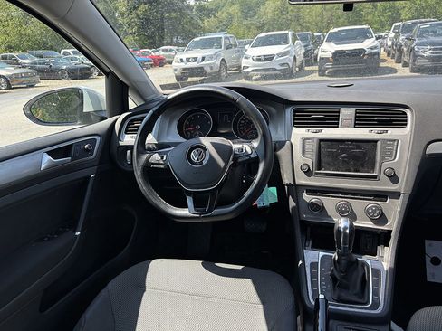 Used 2016 Volkswagen Golf S FWD image 5