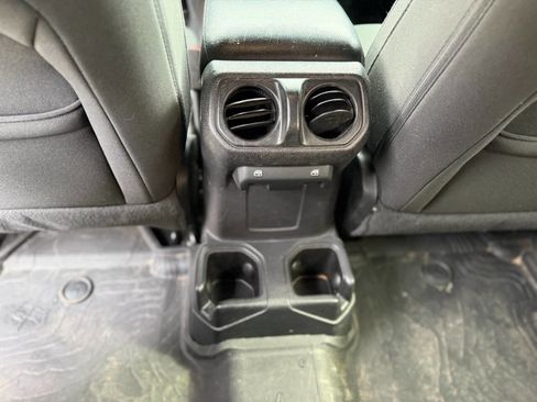 Used 2019 Jeep Wrangler Unlimited Sport S image 16