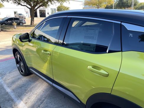 Certified 2025 Nissan Kicks SR image 3