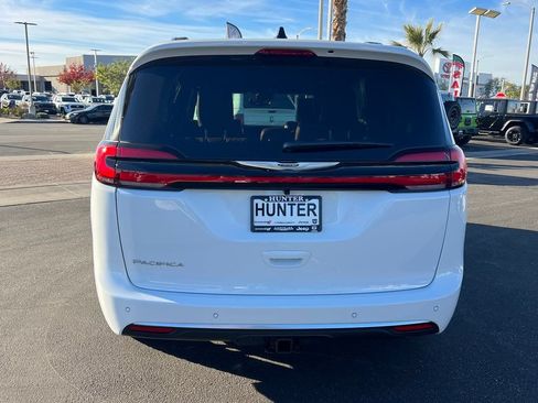 New 2026 Chrysler Pacifica Pinnacle w/ Trailer Tow Group FWD image 5