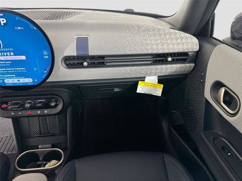 Certified 2025 MINI Cooper 2-Door Hardtop FWD image 18