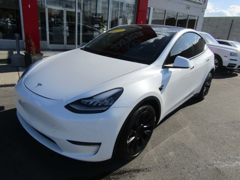 Used 2021 Tesla Model Y Long Range AWD/4WD image 3
