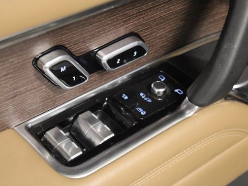 Used 2024 Land Rover Range Rover Long Wheelbase Autobiography image 19