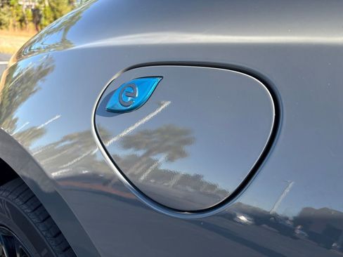 Used 2021 Chrysler Pacifica Touring w/ S Appearance Package image 21