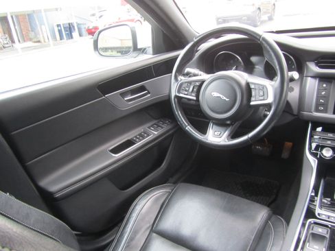 Used 2016 Jaguar XF R-Sport image 12