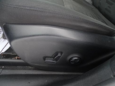 Used 2019 Jeep Cherokee Latitude Lux w/ Comfort & Convenience Group image 14