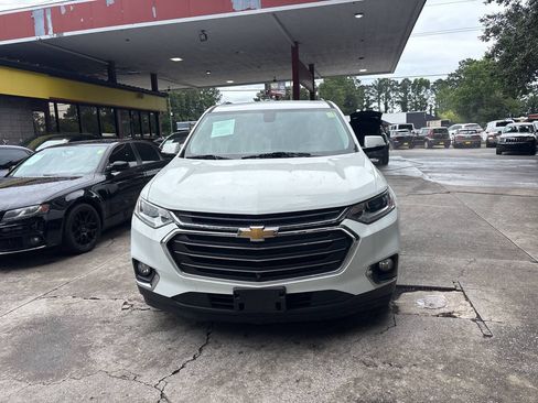 Used 2020 Chevrolet Traverse LT w/ LT Premium Package FWD image 4