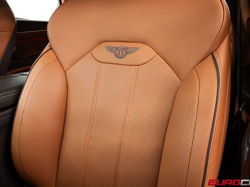 Used 2024 Bentley Bentayga AWD/4WD image 41