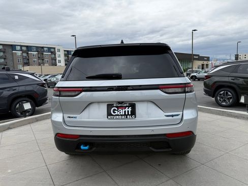 Used 2023 Jeep Grand Cherokee Trailhawk w/ Advanced Protech Group II AWD/4WD image 5