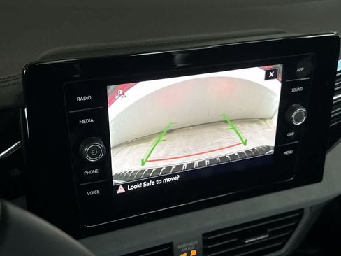 Used 2025 Volkswagen Jetta SE FWD image 19