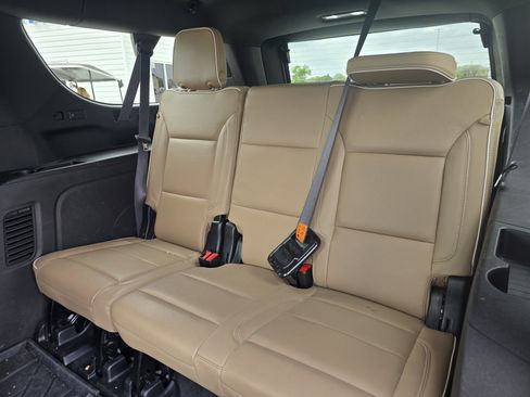 Used 2024 Chevrolet Suburban Premier image 10