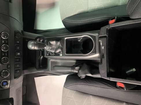 Used 2022 Toyota Tacoma TRD Off-Road w/ Technology Package image 17