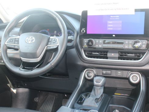 Certified 2025 Toyota Grand Highlander AWD image 28