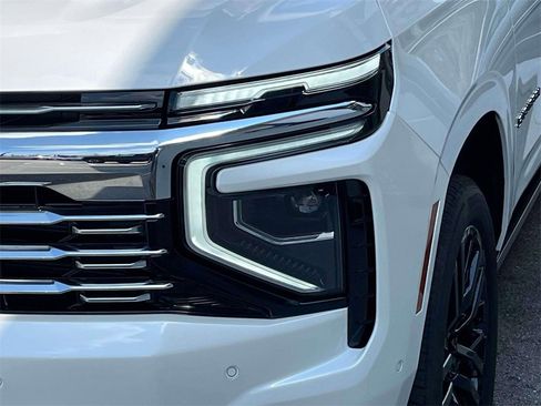 Used 2025 Chevrolet Suburban Premier image 9