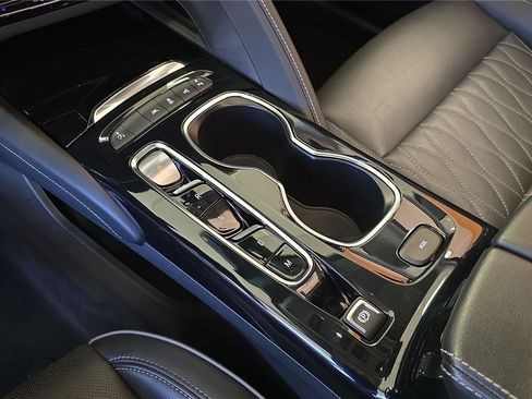 Used 2023 Buick Envision Avenir image 21