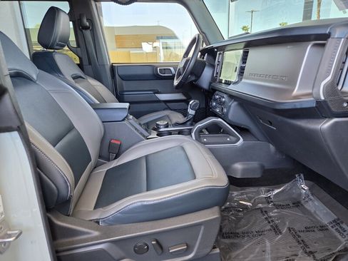 Used 2022 Ford Bronco Outer Banks w/ Sasquatch Package AWD/4WD image 19