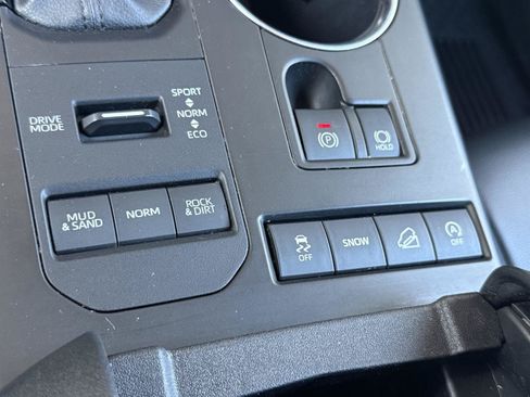 Certified 2021 Toyota Highlander XLE AWD/4WD image 28