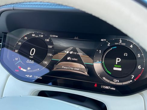 Used 2025 Land Rover Range Rover SE image 26