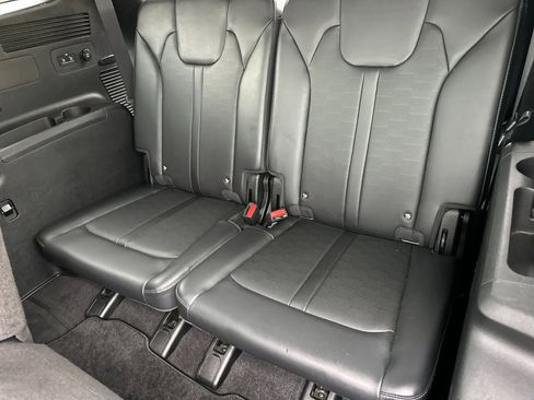 Used 2024 Kia Sorento S image 14