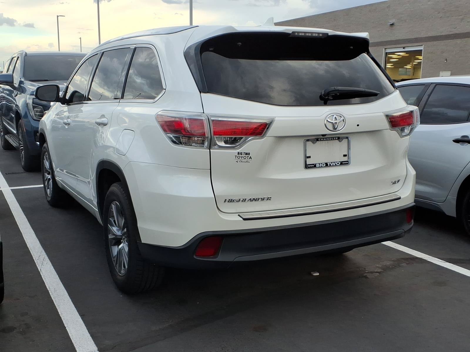 Used 2015 Toyota Highlander XLE FWD image 3
