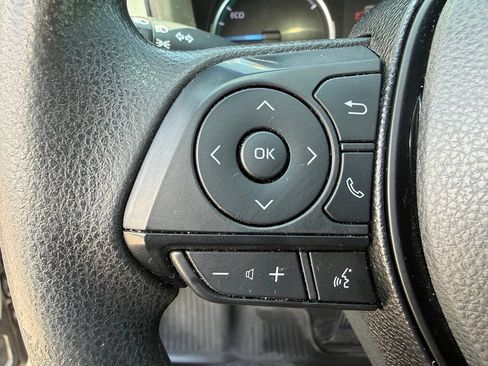 Used 2020 Toyota RAV4 LE w/ Carpet Mat Package AWD/4WD image 17