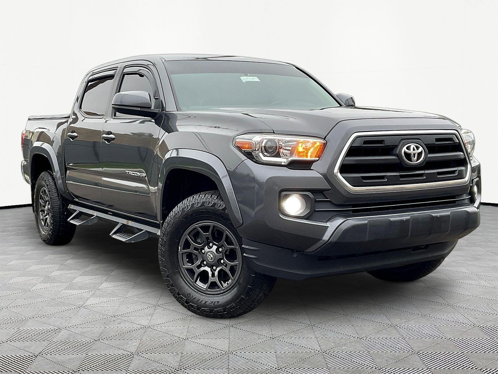 Used 2017 Toyota Tacoma SR5 w/ Tow Package AWD/4WD image 3