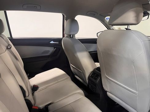 Used 2019 Volkswagen Tiguan SE image 14
