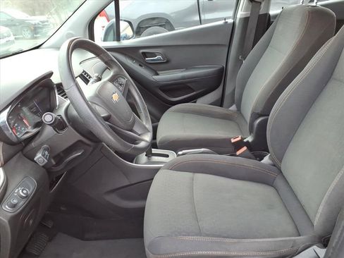 Used 2019 Chevrolet Trax LS w/ LPO, Cargo Package image 15