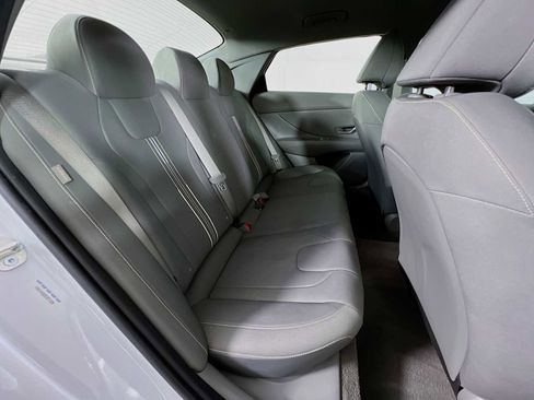 Certified 2025 Hyundai Elantra Sport image 28
