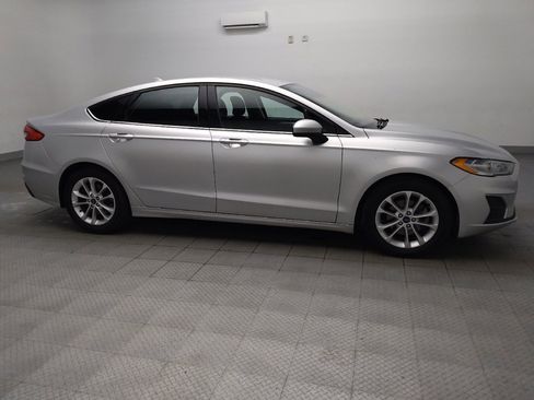 Used 2019 Ford Fusion SE FWD image 11