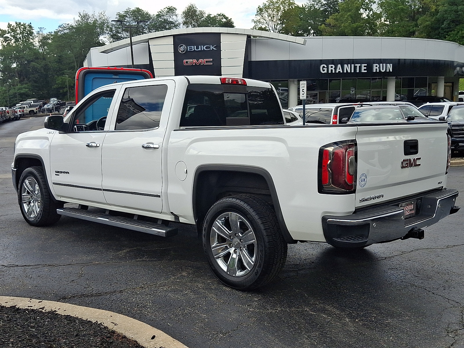 Used 2018 GMC Sierra 1500 SLT AWD/4WD image 4