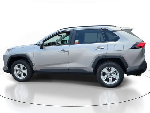 Used 2020 Toyota RAV4 XLE FWD image 4